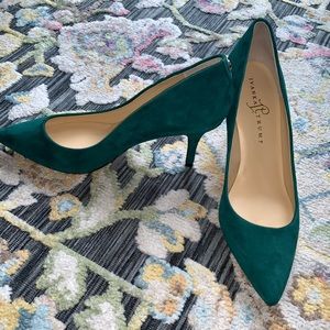 Beautiful green suede heels
